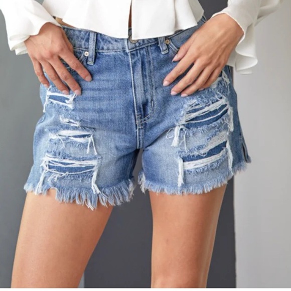 KanCan Ella High Rise Patched & Fray Hem Mom Shorts Size 27 - Picture 1 of 15